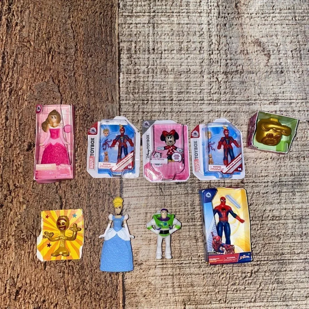 💜 zuru  mini brands lot of 9 figurines.